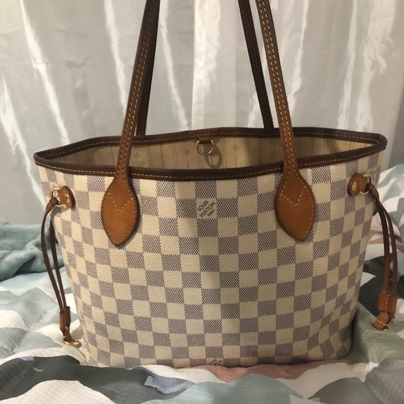 Louis Vuitton Handbags - 100% Authentic LV Neverfull PM